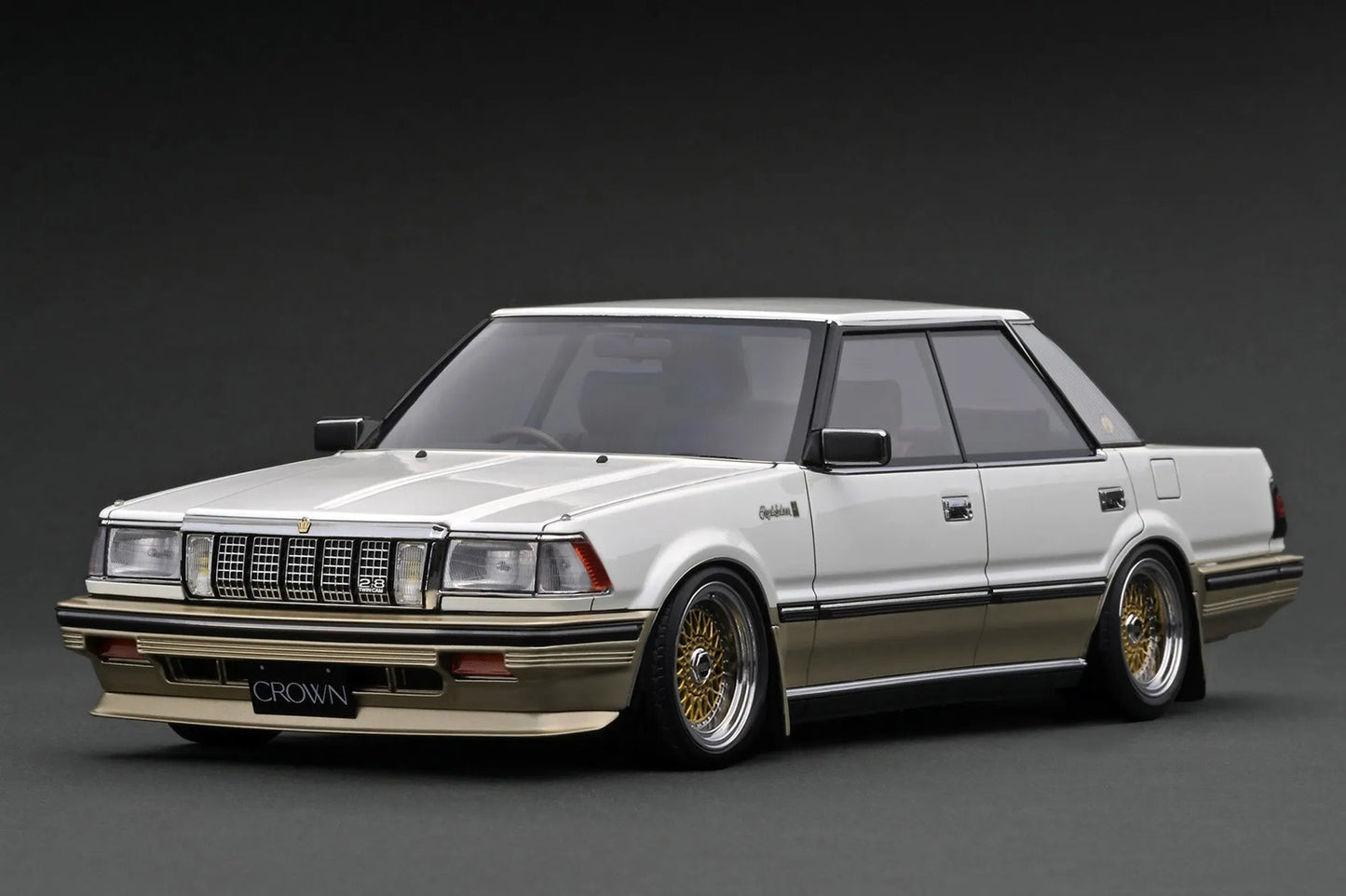 [PRE-SALE Q4/2025] Mô hình xe Ignition Model 1:18 Toyota Crown 3.0 Royal Saloon G (120) Pearl White/Gold - IG3826