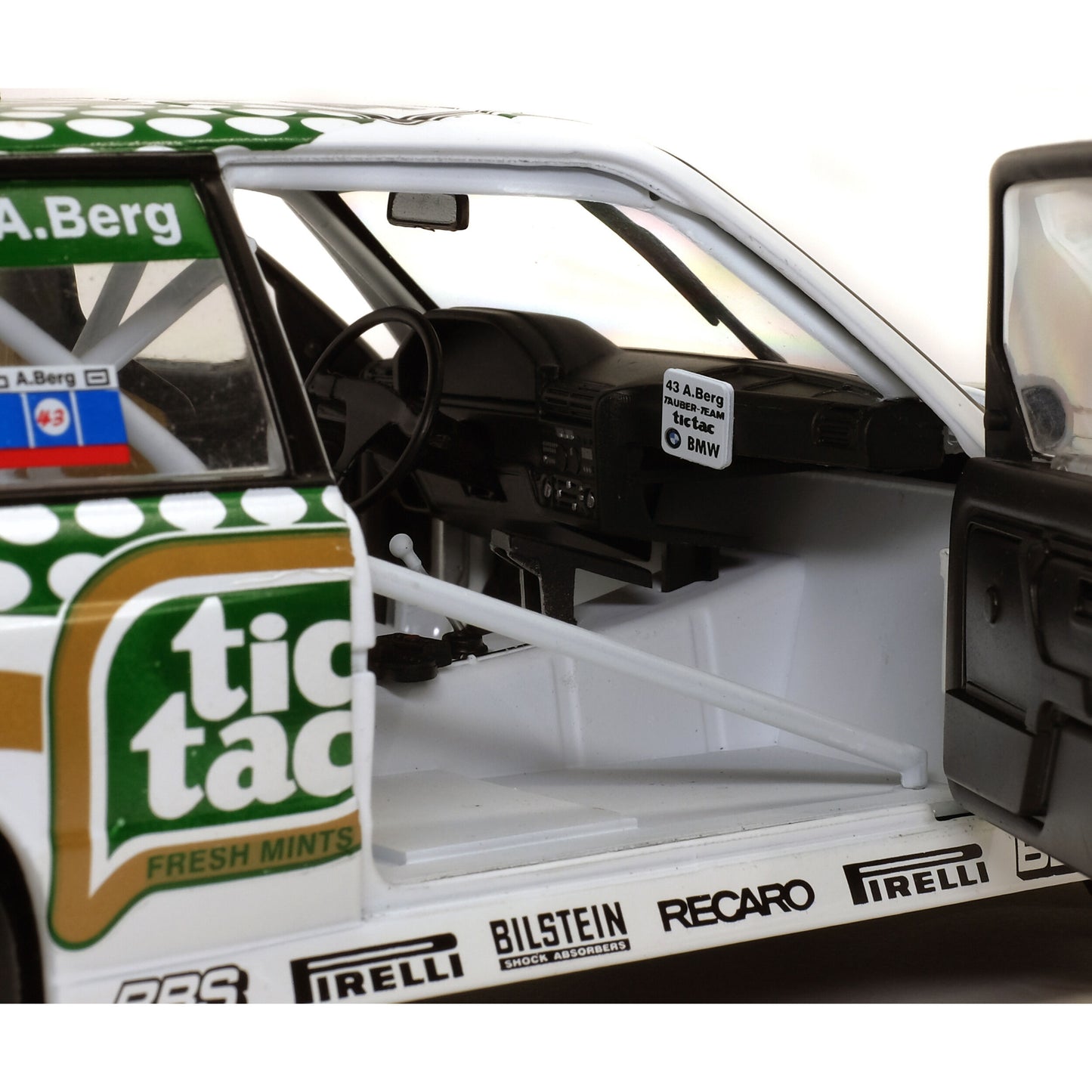 Mô hình xe Solido 1/18 BMW E30 M3 – DTM – 1991 – A. Berg #43