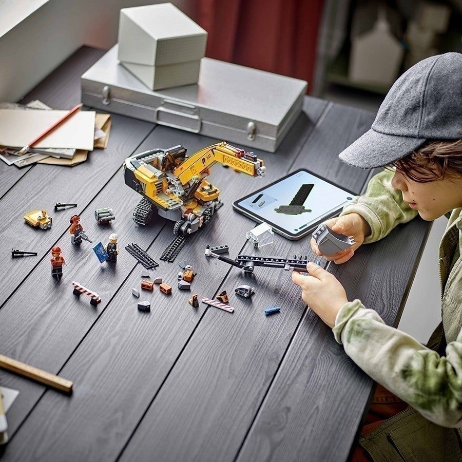 LEGO CITY 60420 Đồ Chơi Lắp Ráp Máy Đào Bánh Xích (633 chi tiết)